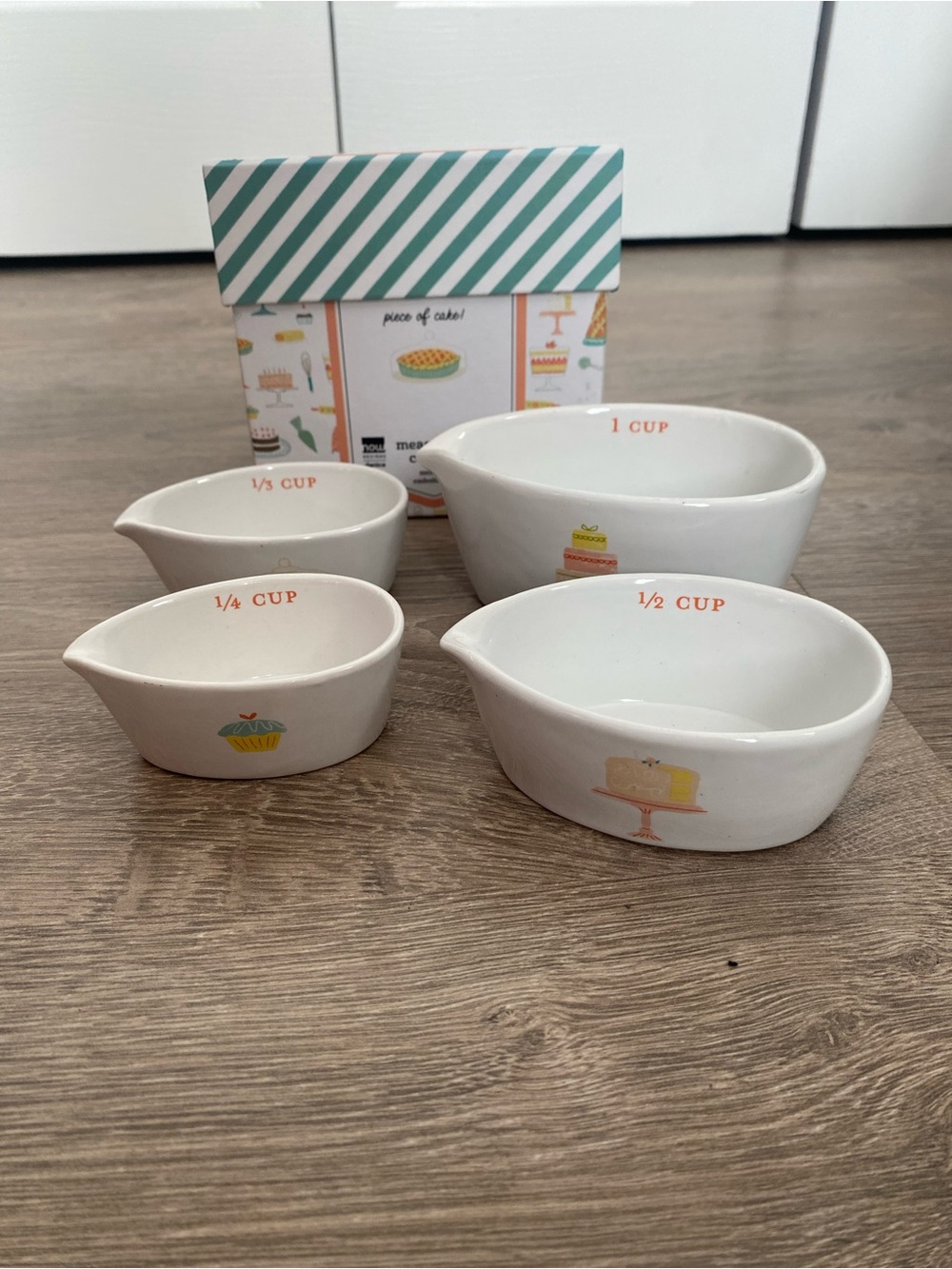 BNIB Ceramic Measuring Cup Set